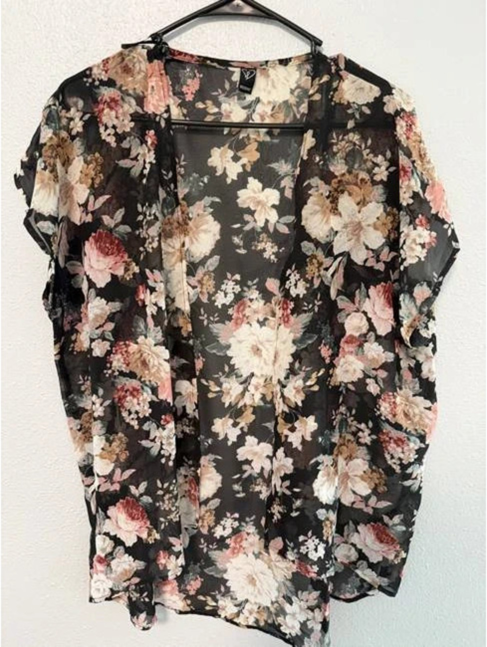 #6136 Windsor Black Floral Short Sleeve Blouse Size M
